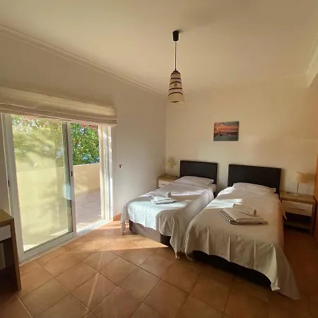 Gorgeous Algarve Vivenda Casanova 5 Bedrooms Private Pool & Secluded Area *